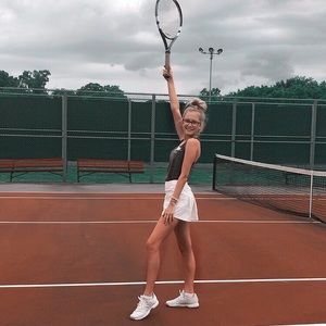 Meet your Posher, Claire